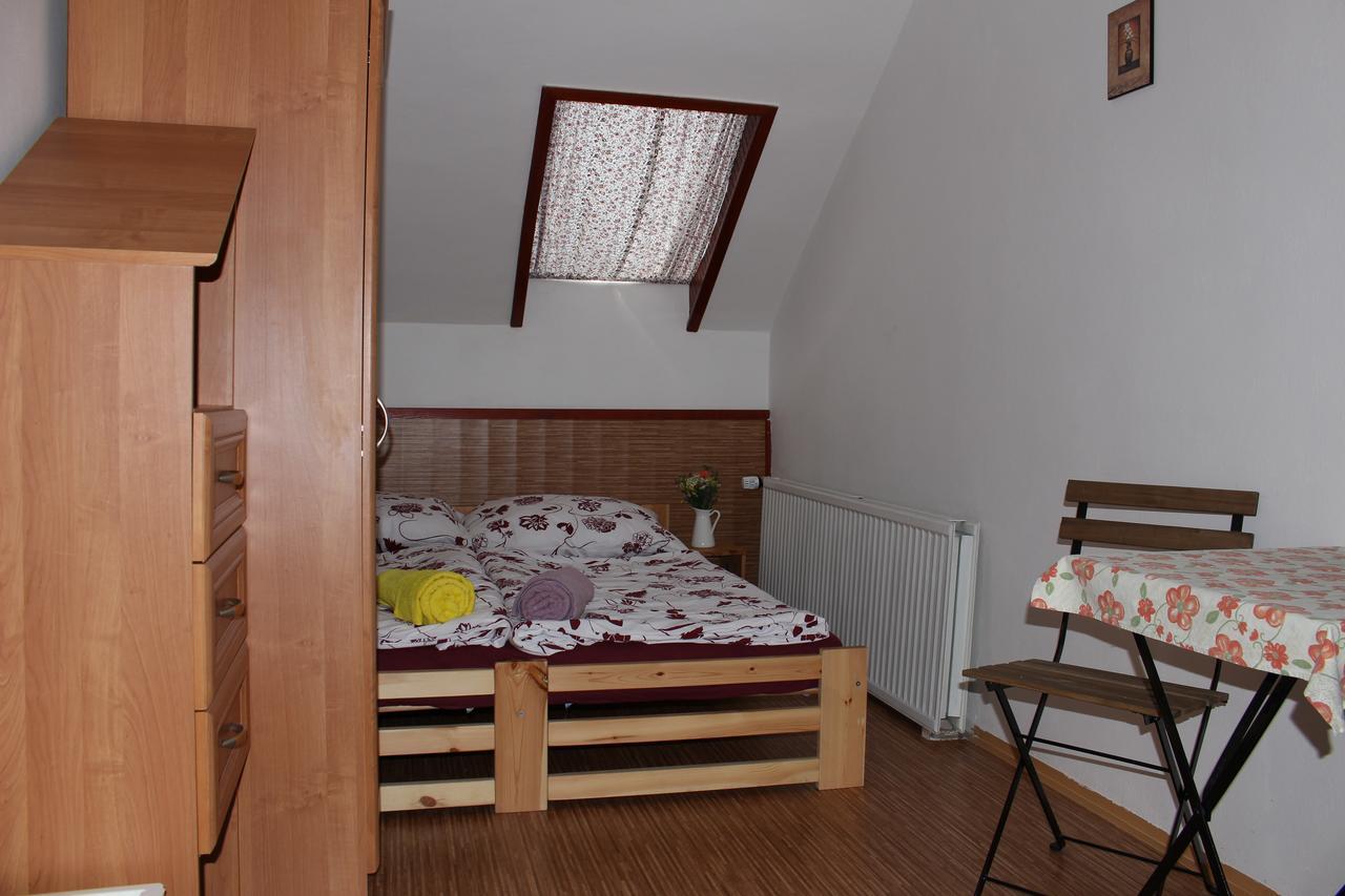 Penzion Bulhary S Vinnym Sklepem Luaran gambar
