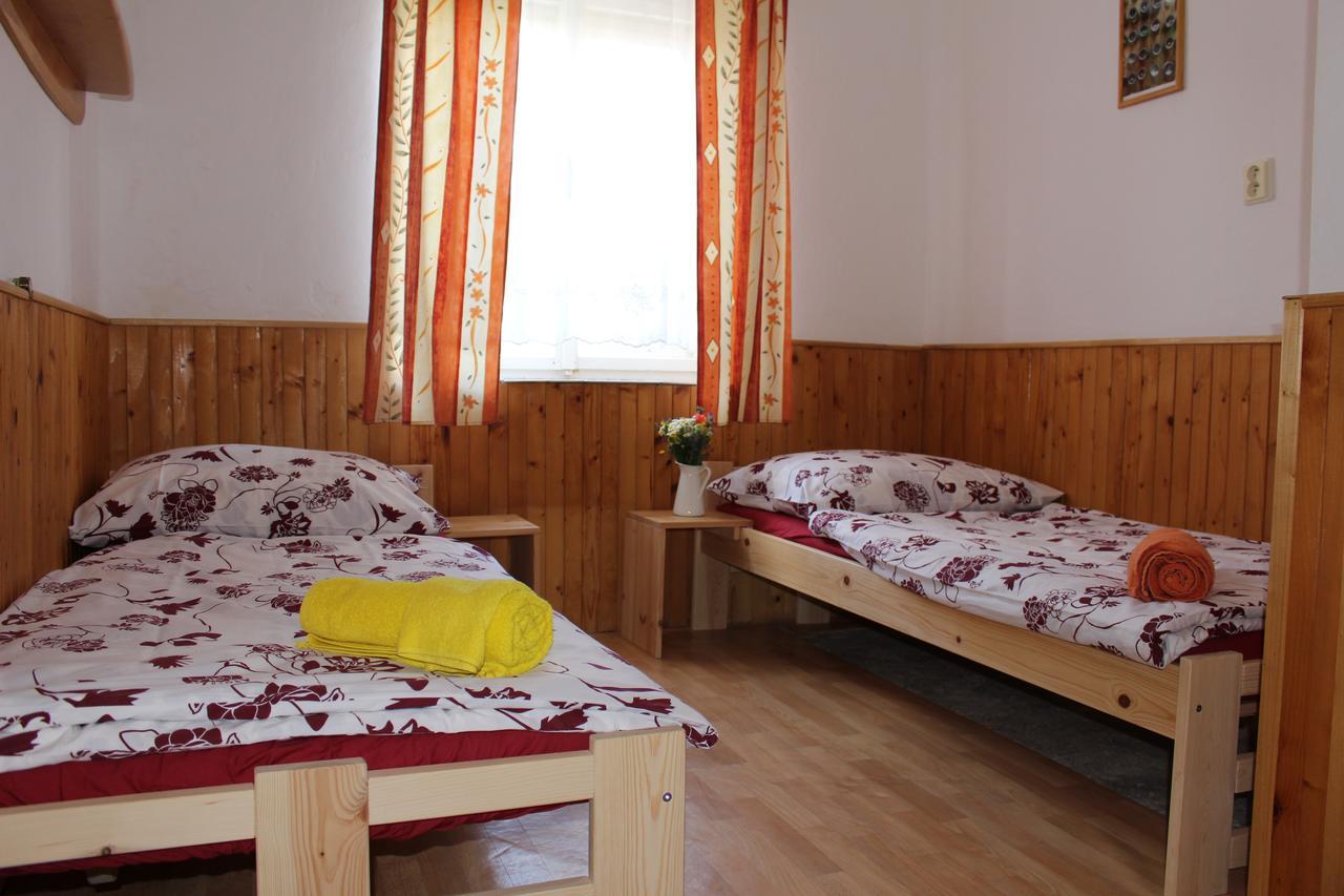 Penzion Bulhary S Vinnym Sklepem Luaran gambar