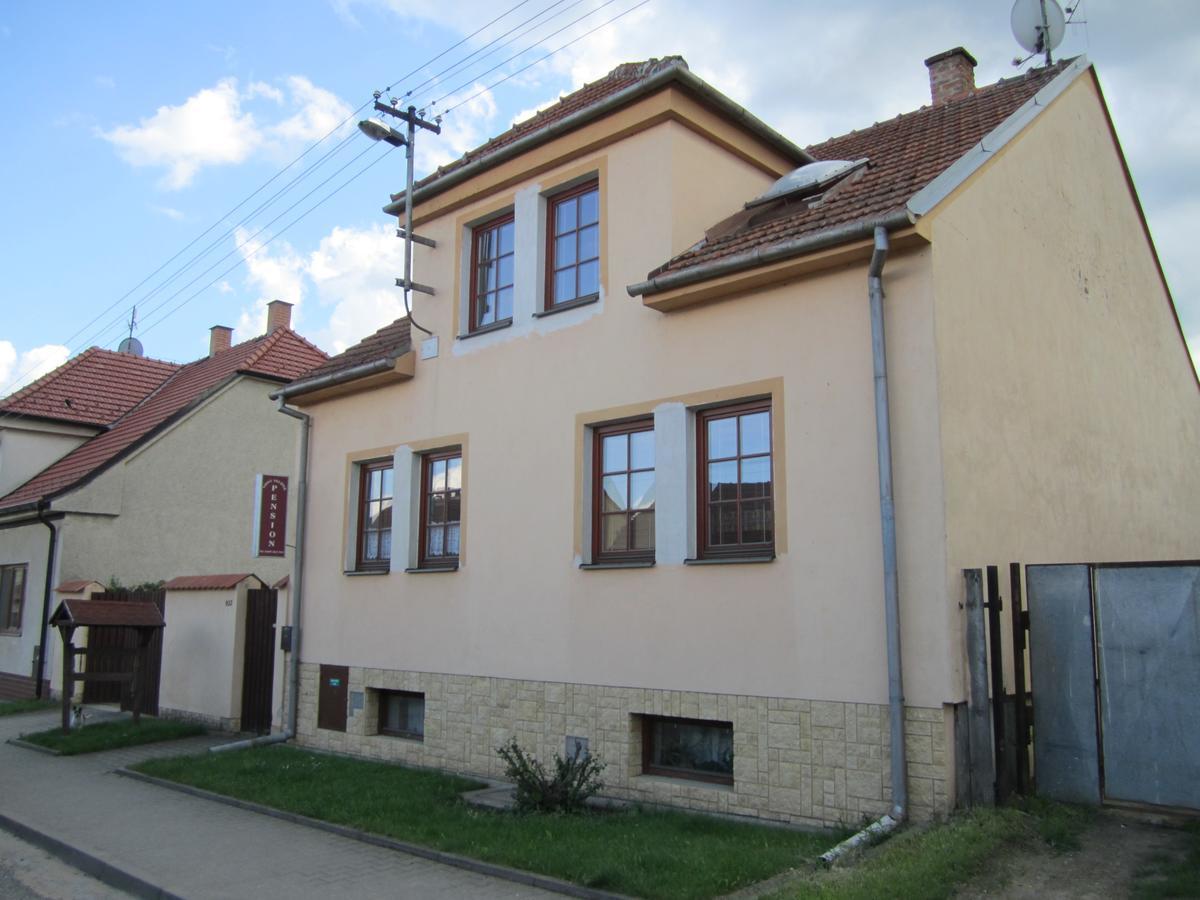 Penzion Bulhary S Vinnym Sklepem Luaran gambar