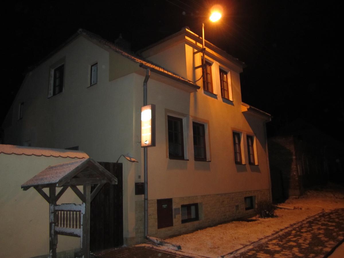 Penzion Bulhary S Vinnym Sklepem Luaran gambar